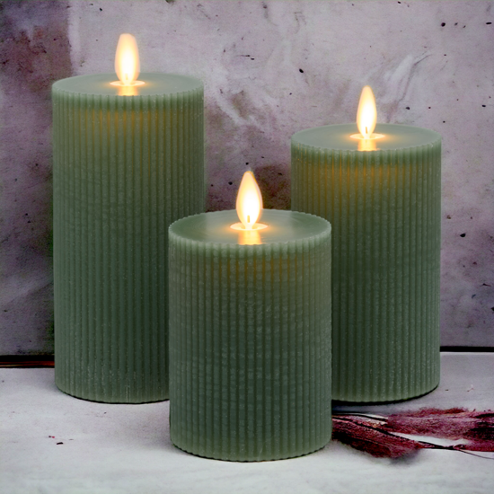 Immagine di SET 3 CANDELE CON FINTA FIAMMA Ø7,5 H10/12,5/15CM VERDI