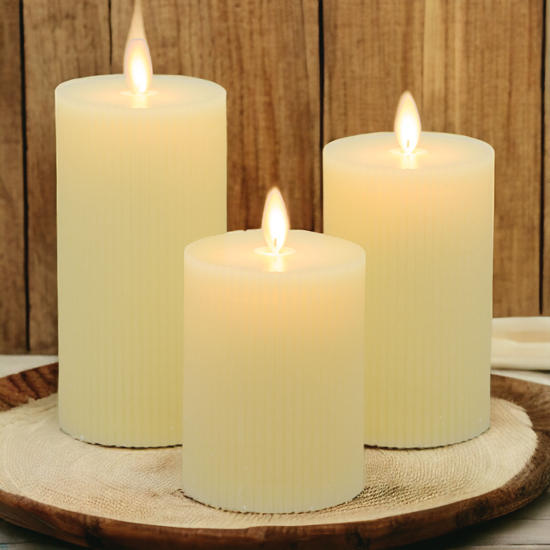 Immagine di SET 3 CANDELE CON FINTA FIAMMA Ø7,5 H10/12,5/15CM AVORIO