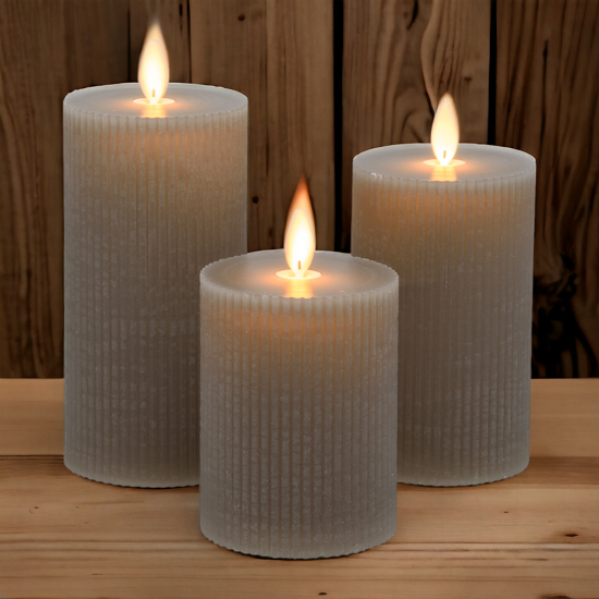 Immagine di SET 3 CANDELE CON FINTA FIAMMA Ø7,5 H10/12,5/15CM TORTORA